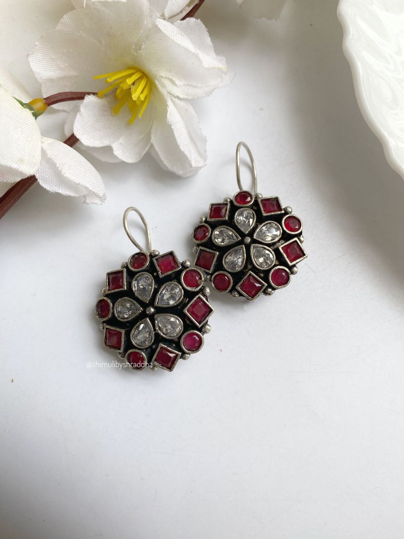 JHANVI HOOK EARRINGS