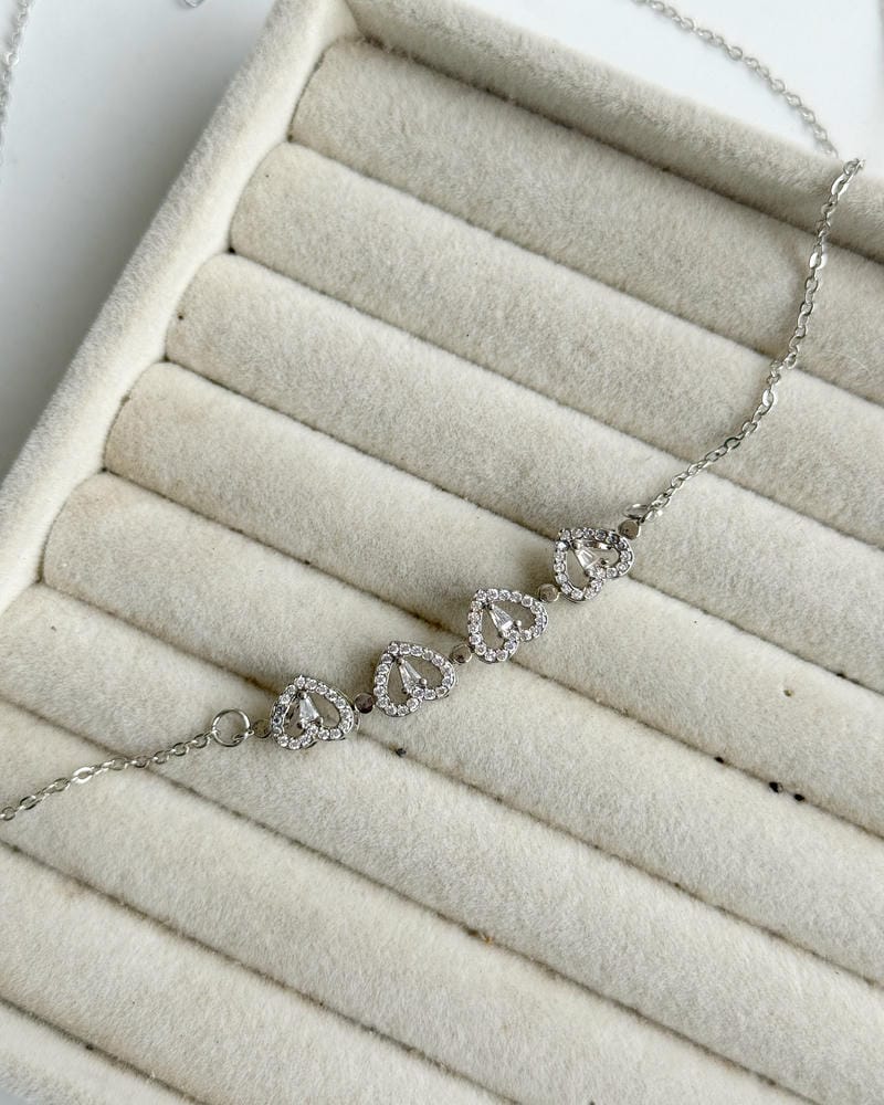 JASMINE MAGNETIC HEART CHAIN