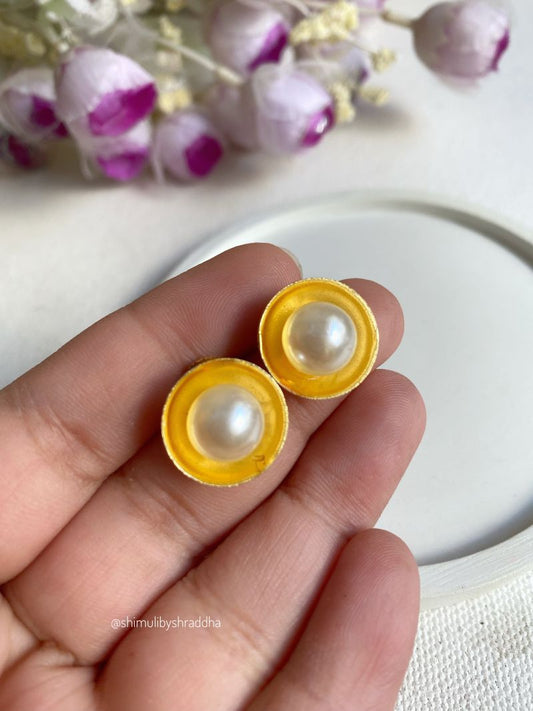 PEARL ROUND STUDS