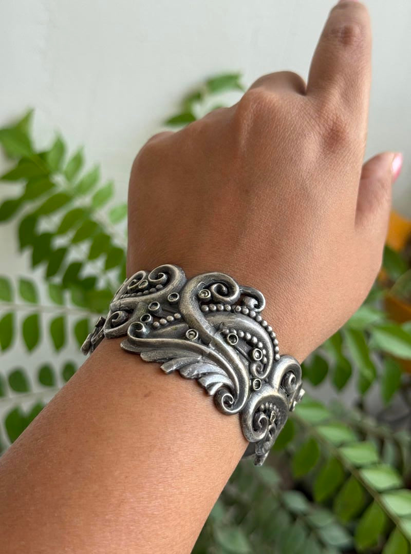 APRAJITA CUFF BRACELET