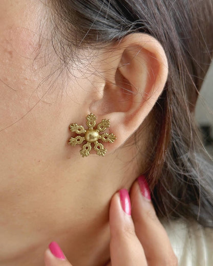 BRASS FLOWER STUDS