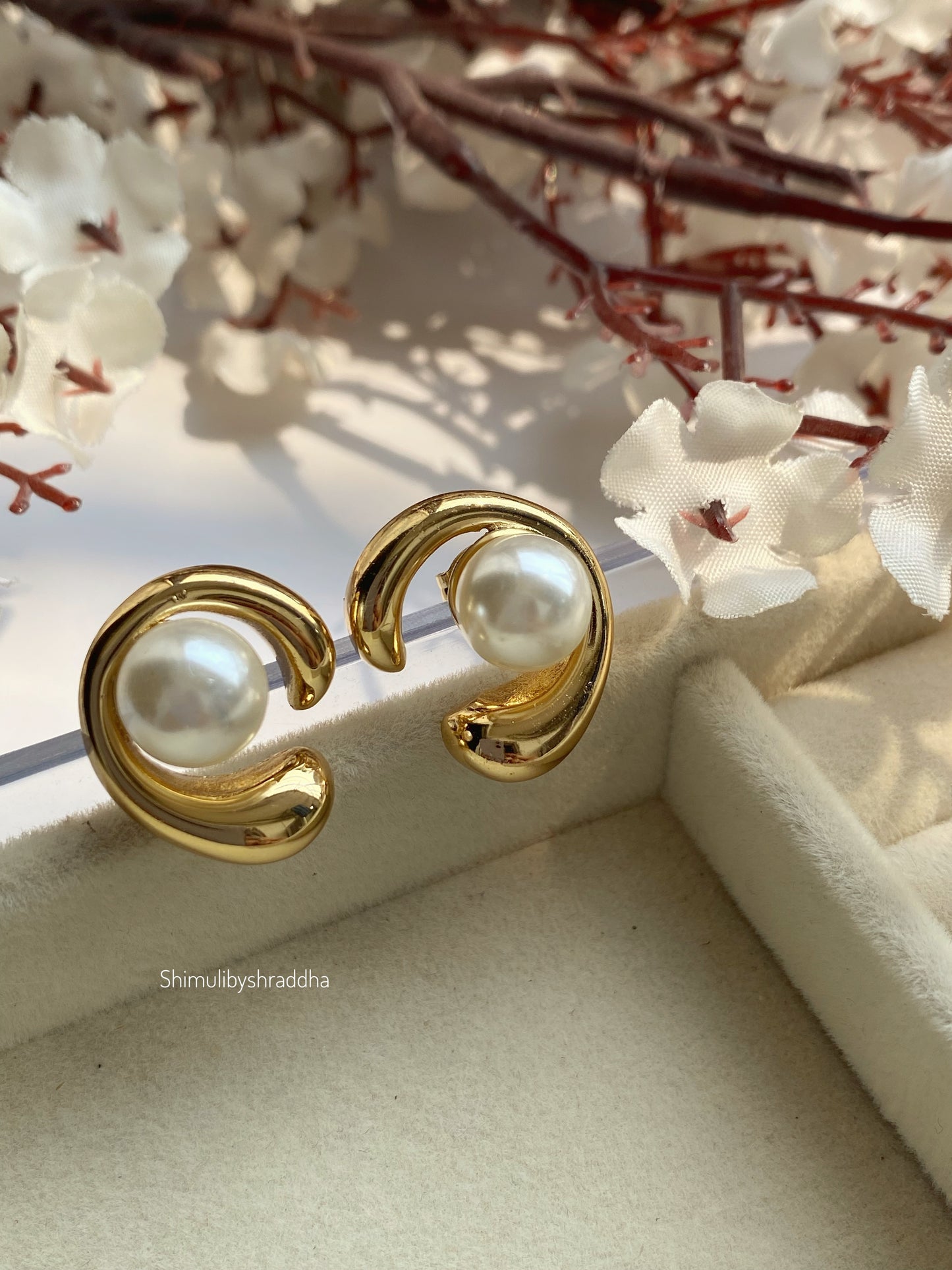 LENNON PEARL STUDS