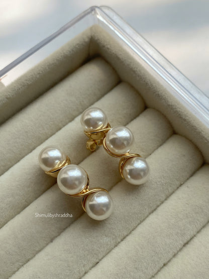 STEVIE PEARL STUDS